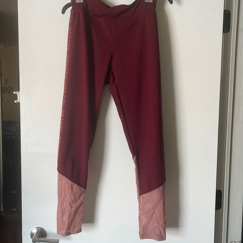 Maroon workout leggings